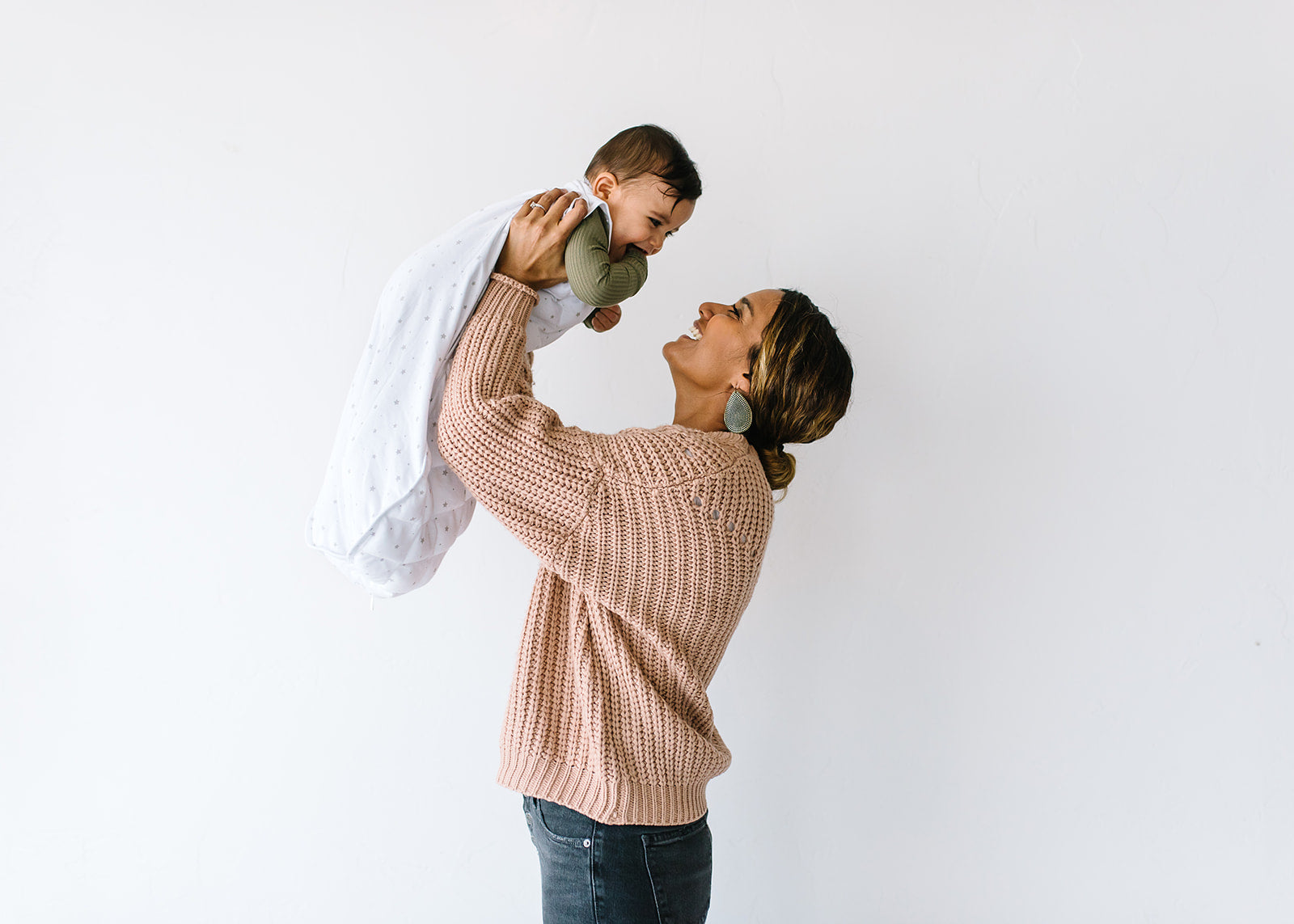 How Breastfeeding Moms Can Get More Sleep | Dreamland Baby