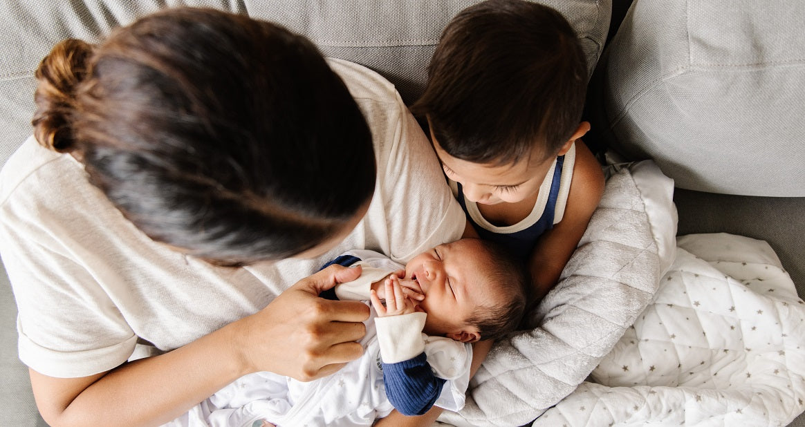 Can You Breastfeed & Formula Feed At The Same Time?