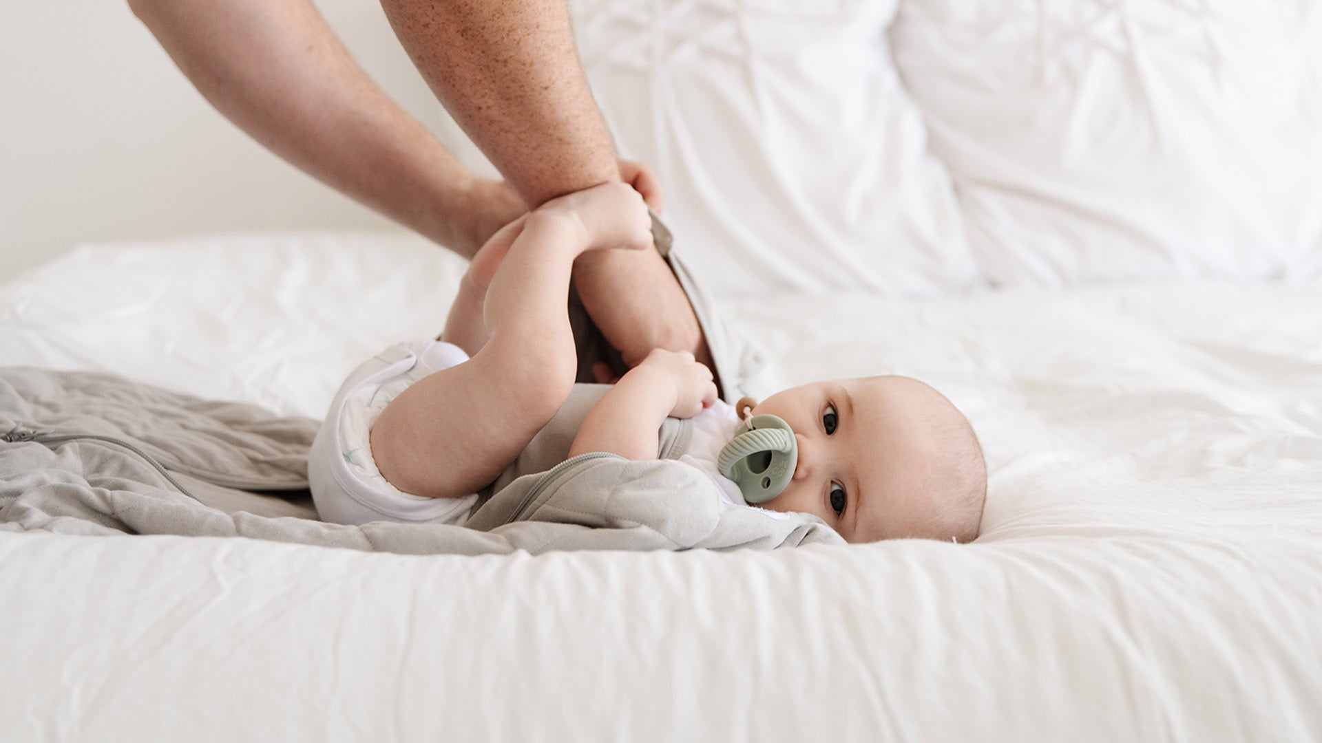 Can Babies Sleep on Their Side at 4 - 6 Months?